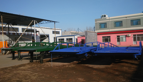 移動(dòng)登車(chē)橋 移動(dòng)登車(chē)橋