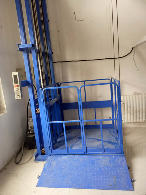 導軌式升降機 導軌式升降機