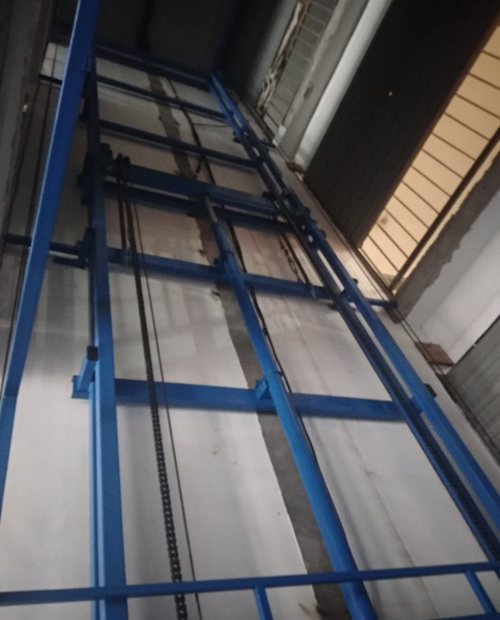 導(dǎo)軌式液壓升降機(jī) 導(dǎo)軌式液壓升降機(jī)